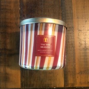 Bath and body works rd the season candle